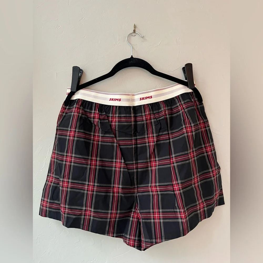 SKIMS MEN”S COTTON POPLIN LOGO BAND BOXER ASH RED PLAID L